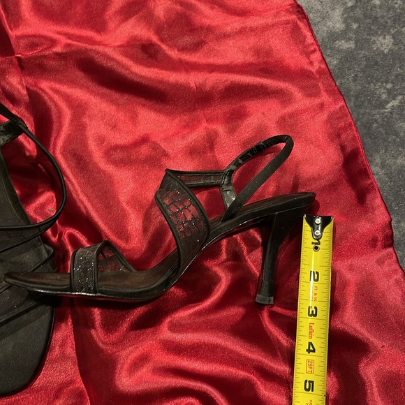 Ladies higher heel strappy shoes. - Picture 3 of 3